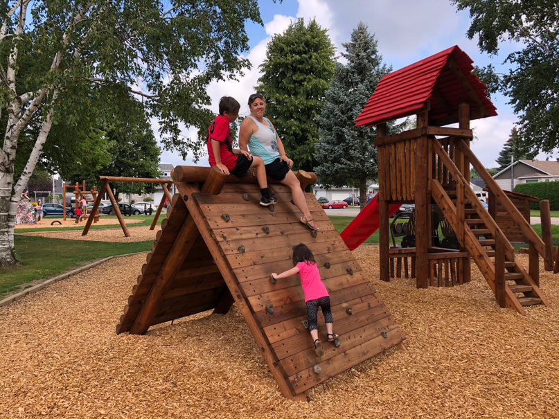 Five reasons why Wood Playsets are the best option for our children in summer