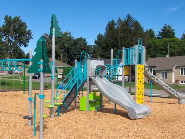 Differences between a traditional playground and an inclusive playground