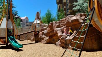 Climbing boulders for playgrounds: Tips for choosing the right company