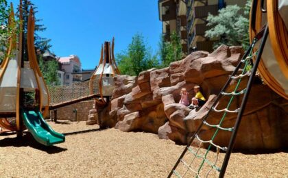 Climbing boulders for playgrounds: Tips for choosing the right company