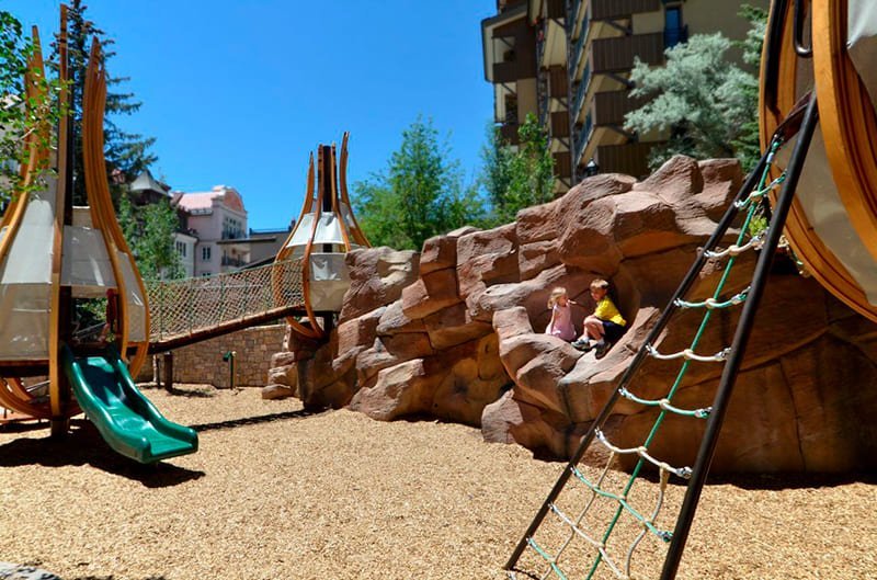 Climbing boulders for playgrounds: Tips for choosing the right company