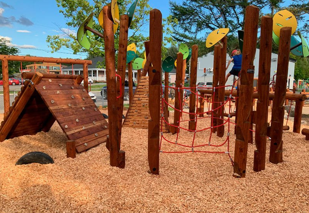 Importance of wooden playgrounds in the digital age: balance and connection with nature