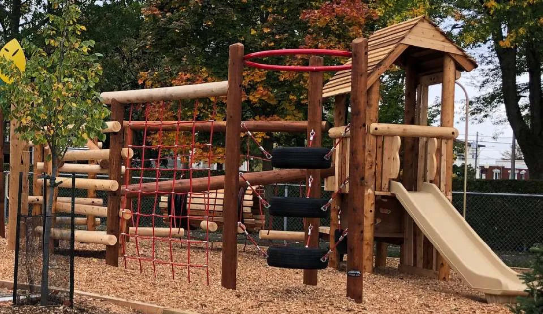 Wooden playgrounds: How to choose the right company in Alberta