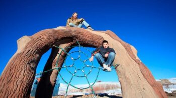 Rope structures vs. play boulders: Which is better for children to learn to climb?