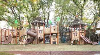 Play and Rest: Finding the Perfect Balance between Playgrounds and Site Furnishing