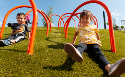 Differences between playground grass and rubber surfaces