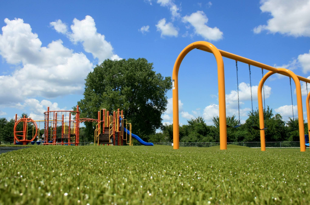 Playground grass for my backyard: Tips for choosing the ideal supplier