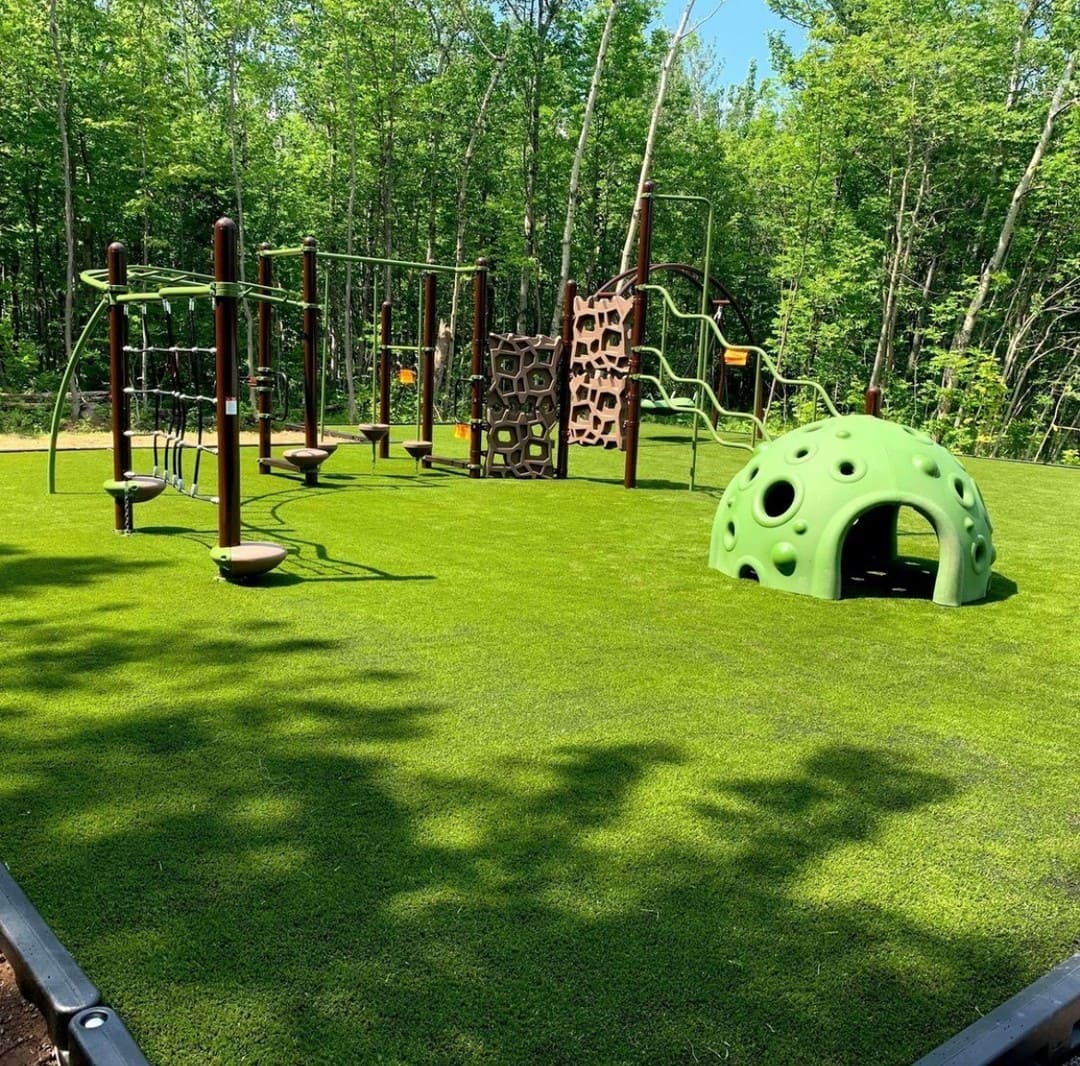 What is Playground Grass? Why is the best protective surfacing?