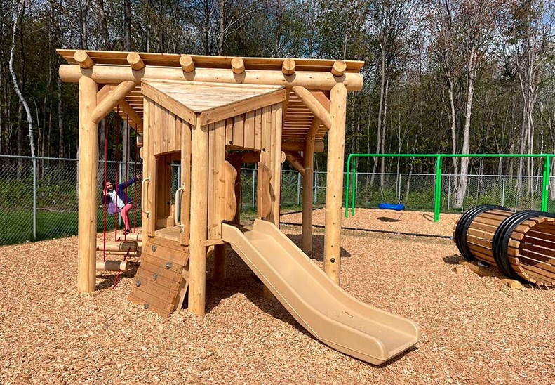 Wooden playground: Advantages and disadvantages